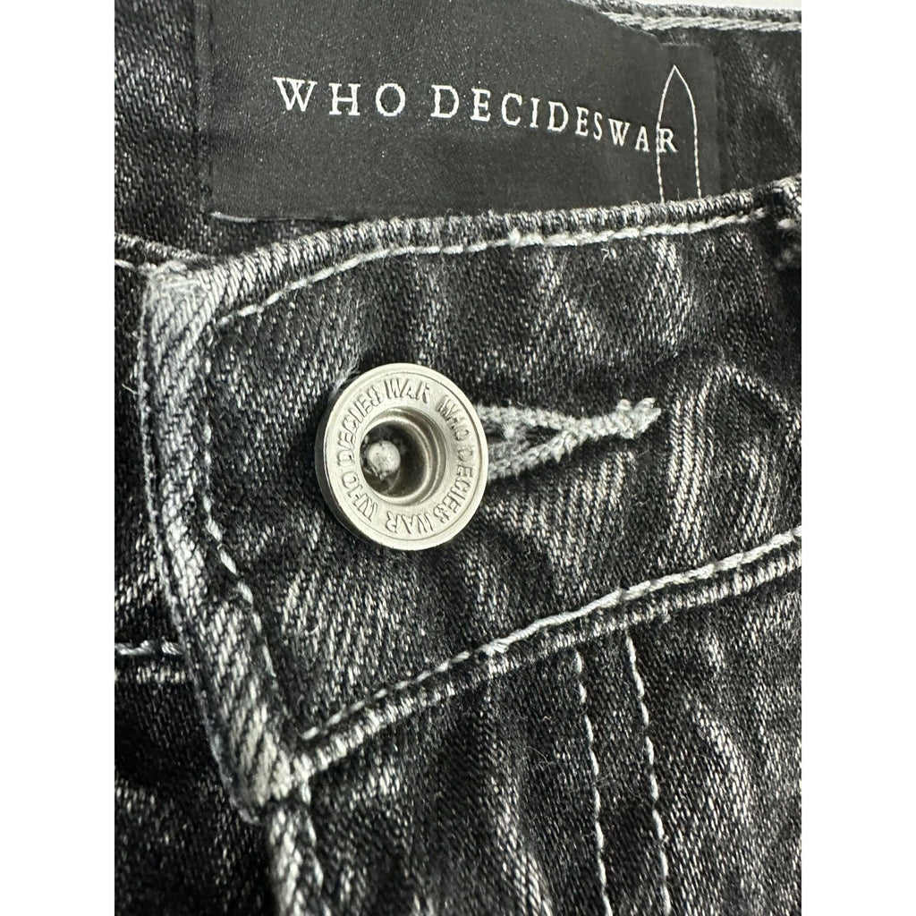 Who Decides War