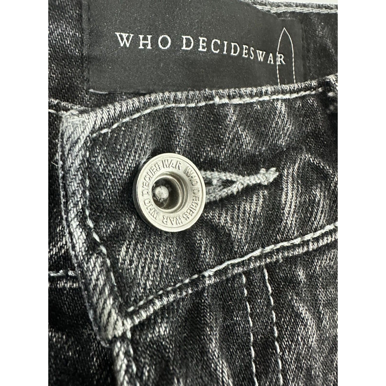 Who Decides War